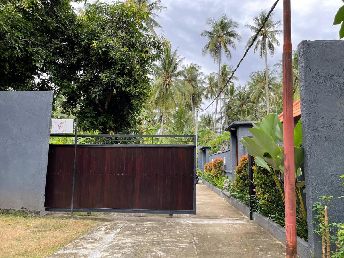 Mias Jungle House Hotel โลวินา ภายนอก รูปภาพ